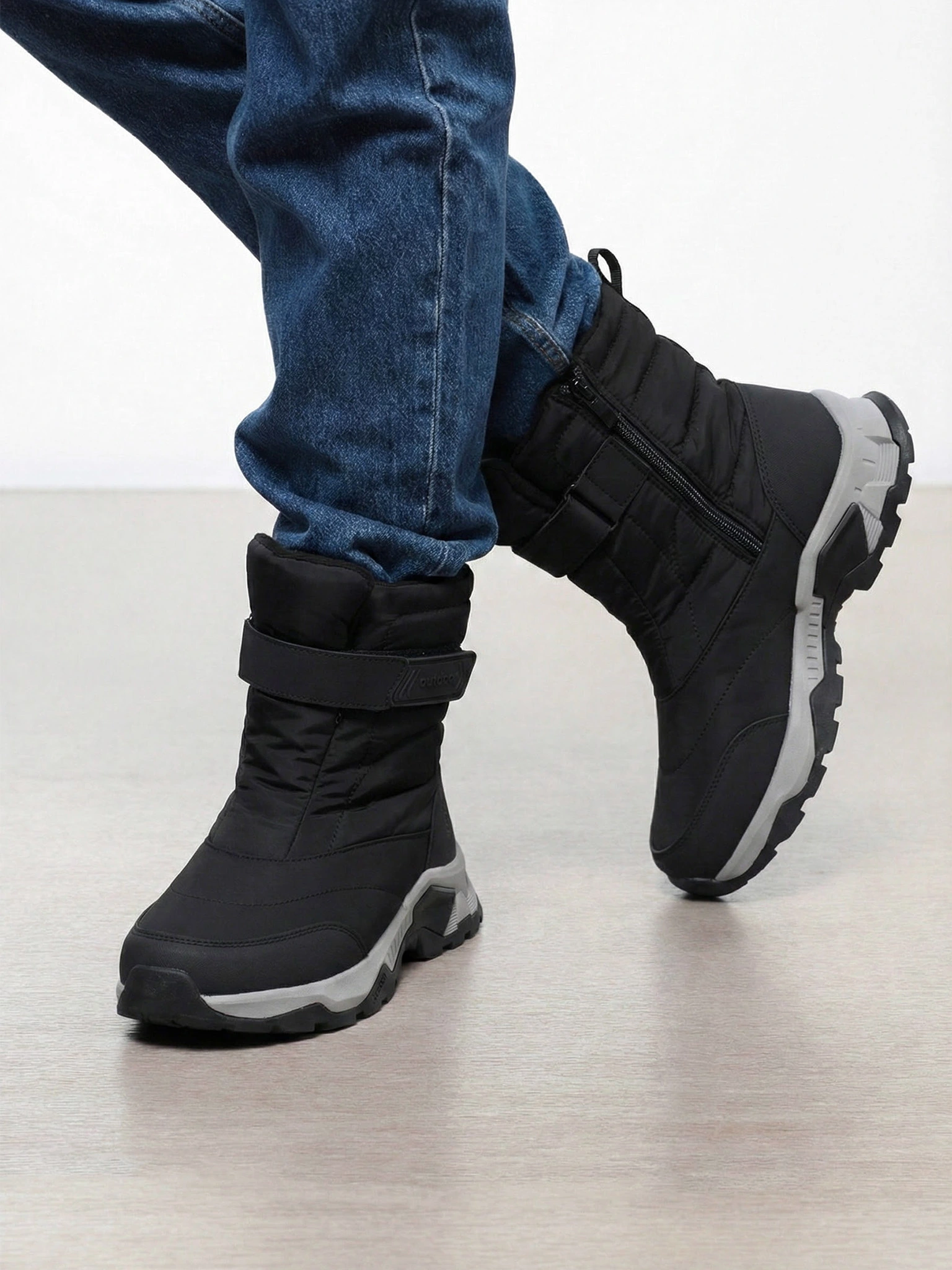 Дутики черного цвета на средней объемной подошве